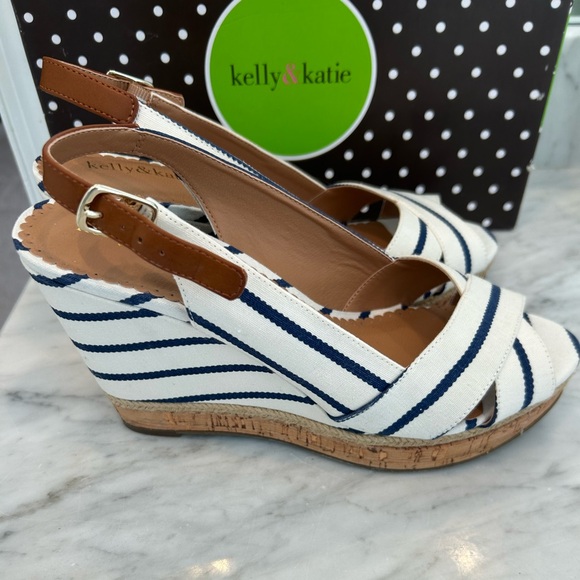 Kelly & Katie wedges blue and white striped NWT in box - Picture 2 of 9